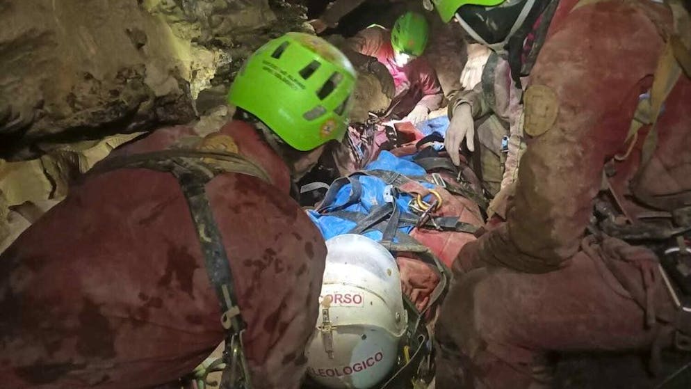 Über Tage in der Tiefe. Verletzte Forscherin aus Höhle bei Bergamo gerettet
