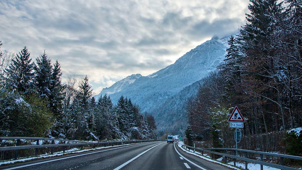 Die Sanierung der Autobahn A8 zwischen Interlaken-Ost und Brienz verzögert sich aufgrund der Unwetter vom August.