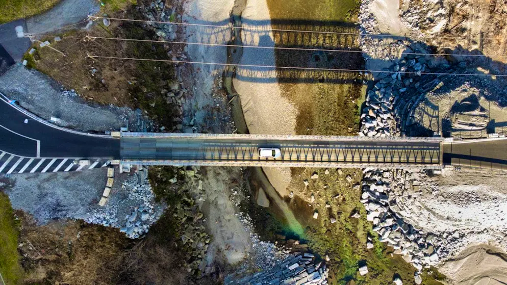 There are still uninhabitable houses in the Maggia Valley - Gallery. The temporary bridge built by the Swiss army near Visletto has reconnected the upper Maggia Valley, which was cut off by a violent storm, with the rest of the canton.