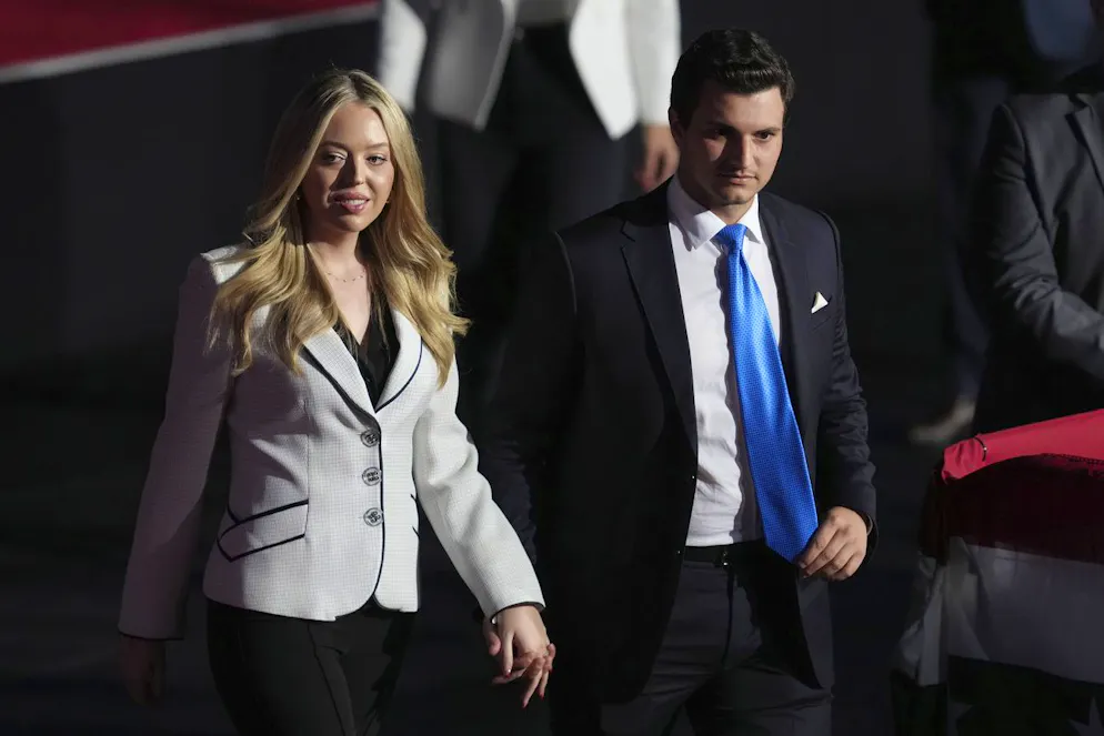 Tiffany Trump et son époux Michael Boulos lors d'un meeting de campagne en novembre 2024, à Grand Rapids, dans le Michigan. 