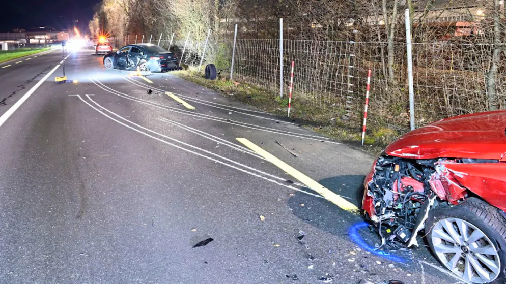 Ein Auto geriet in Littau auf die Gegenfahrbahn und kollidierte seitlich mit einem entgegenkommenden Fahrzeug.