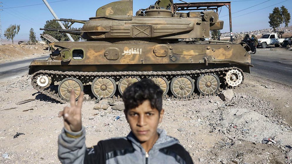 Les nouvelles autorités syriennes, dominées par des islamistes radicaux, s'efforcent de rassurer sur leur capacité à pacifier et réunifier le pays, morcelé et dévasté par 13 ans de guerre civile.