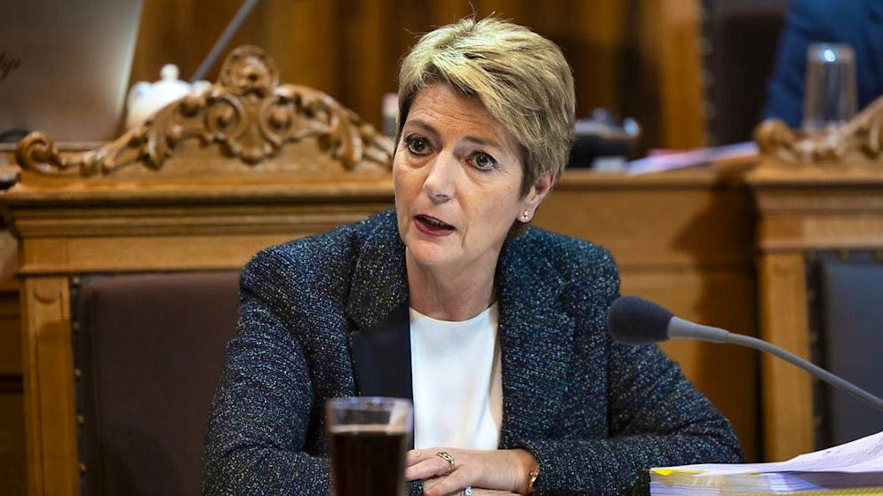 Finance Minister Karin Keller-Sutter had to answer some critical questions in the Council of States about the planned transparency register to combat money laundering.