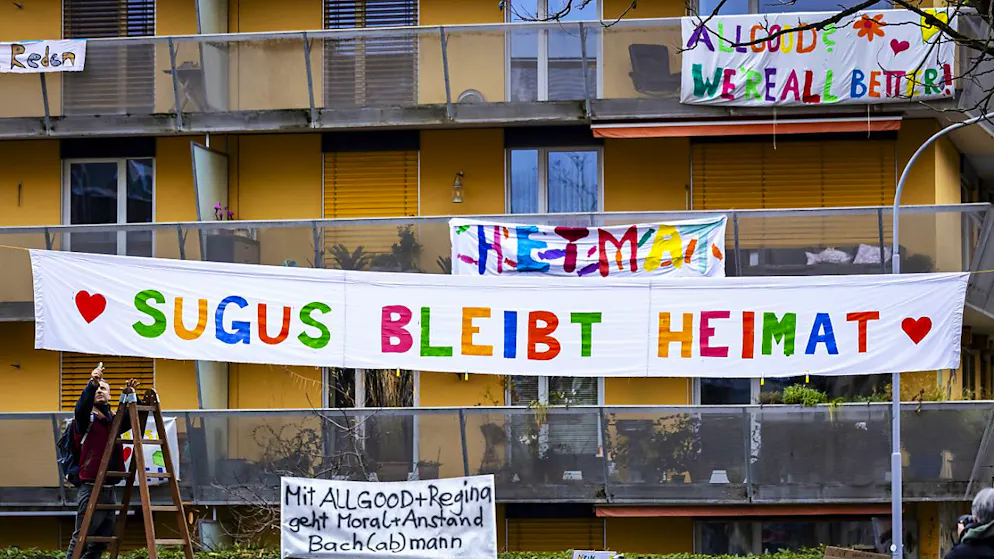 Die "Sugus-Häuser" beherrschen derzeit die Schlagzeilen. Linke Zürcher Parteien fordern nun, dass die Stadt bei angekündigten Massenkündigungen eingreift. (Archivbild)