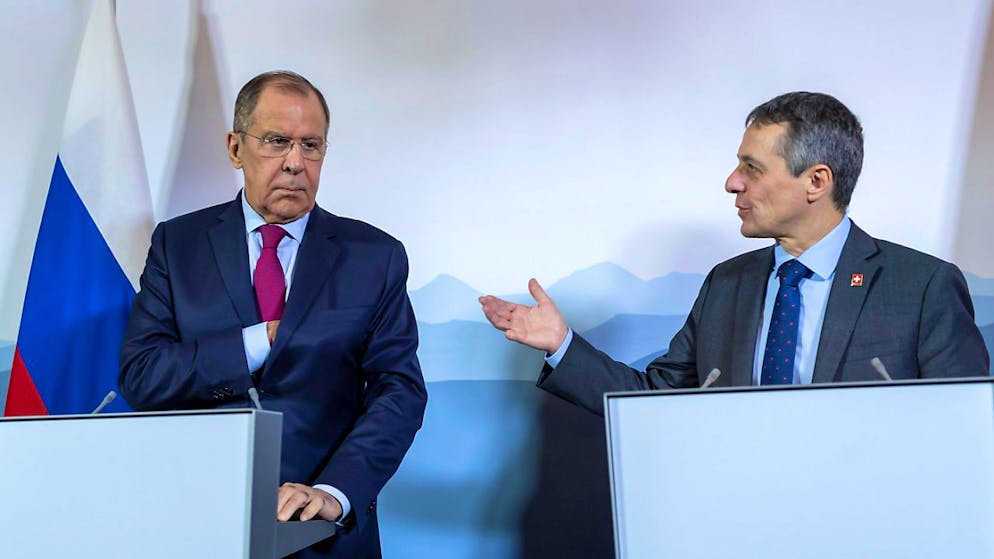 Bundesrat Ignazio Cassis (rechts) mit seinem Amtskollegen, dem russischen Aussenminister Sergej Lawrow. (Archivbild)