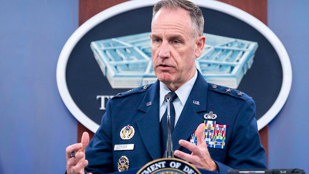 ARCHIV - Pentagon-Pressesprecher Generalmajor Pat Ryder spricht während einer Pressekonferenz im Pentagon. Foto: Kevin Wolf/AP/dpa