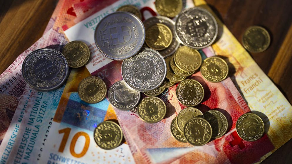 Das Bundesbudget für 2025 ist unter Dach und Fach. Für die Armee stellt das Parlament rund eine halbe Milliarde Franken mehr bereit als der Bundesrat wollte. Dafür wird bei der internationalen Zusammenarbeit und beim Bundespersonal gekürzt. (Themenbild)