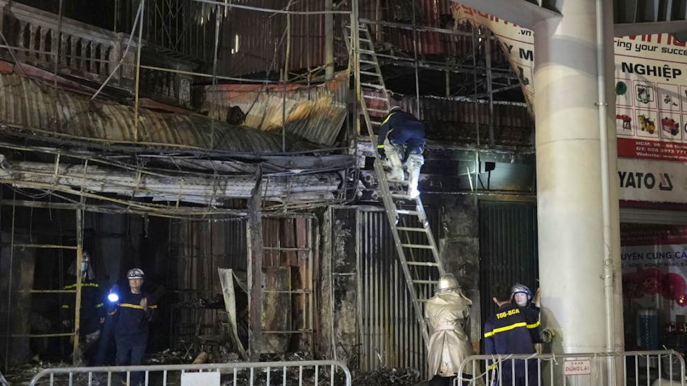 L'immeuble est noirci et a été en grande partie détruit par les flammes. Selon des témoins, le feu était d'une telle ampleur que personne n'avait osé tenter de secourir les personnes à l'intérieur.