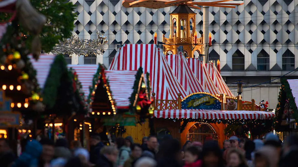 Il mercatino di Natale a Magdeburgo nel giorno dell'apertura, lo scorso 22 novembre. (foto d'archivio)