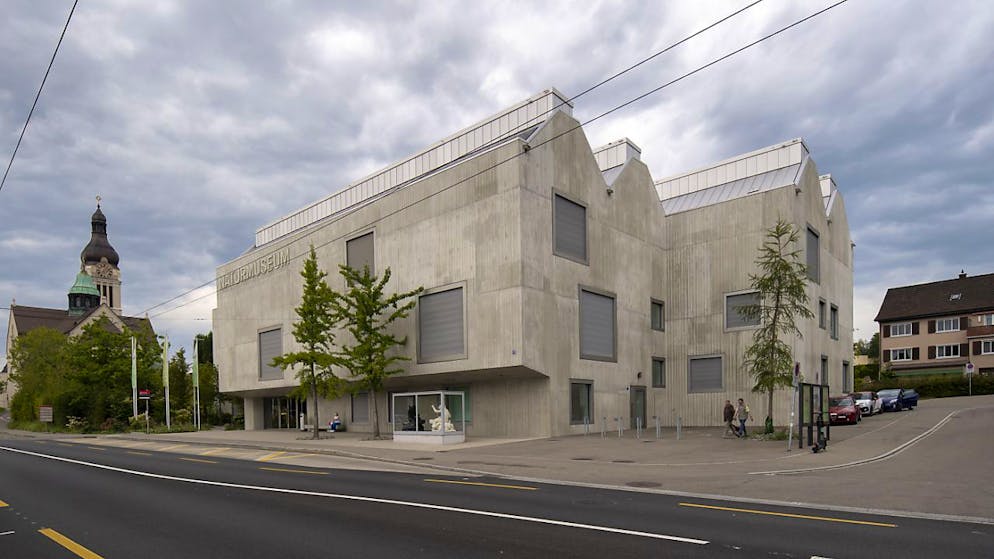 Ein im Naturmuseum St. Gallen ausgestellter Schädel ist weniger alt als ursprünglich vermutet. (Archivbild)