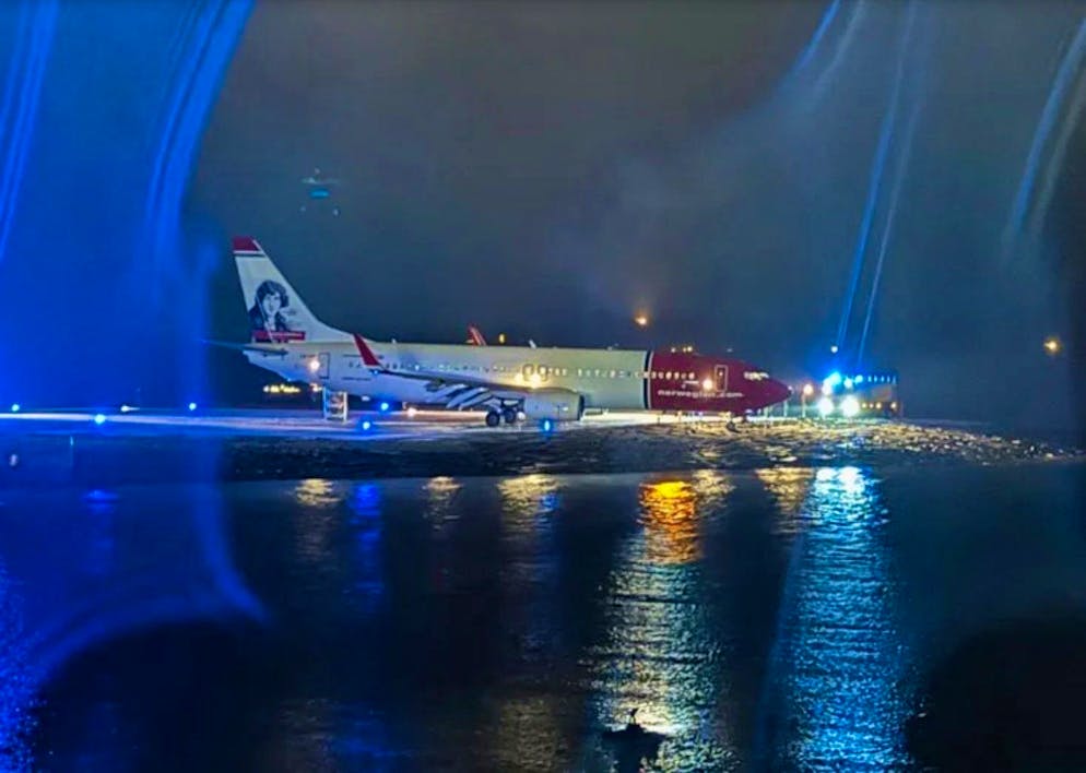 Die Norwegian-Maschine kam nur wenige Meter vor dem Meer zu stehen. 