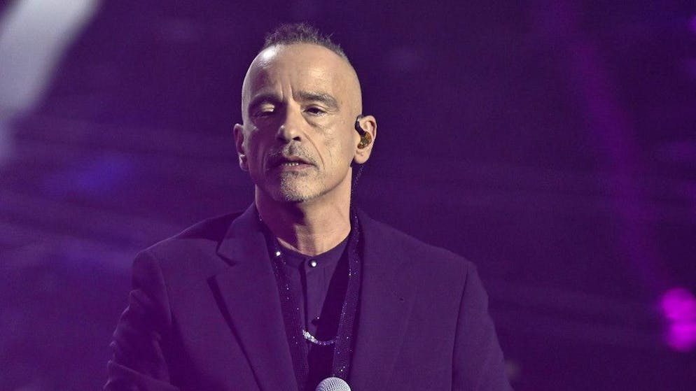 Nuovo amore per il cantante?. Eros Ramazzotti cena con una tentatrice di «Temptation Island» e poi scatta il bacio