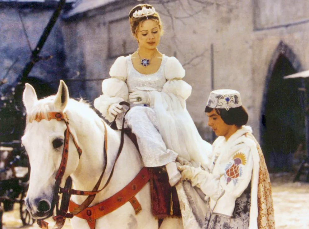 Weihnachtsfilme: Viel mehr als Kitsch mit Happy End. Weihnachtsfilme wie «Drei Haselnüsse für Aschenbrödel» gelten oft als kitschig und vorhersehbar, haben aber viel mehr zu bieten, sagt die Expertin.