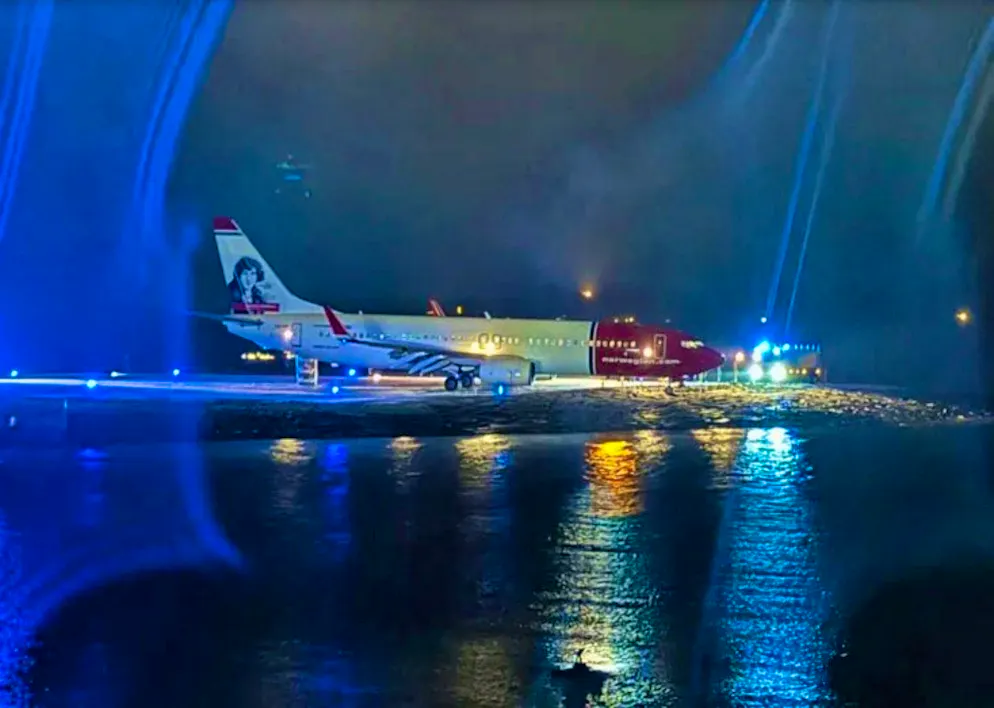 L'avion de Norwegian s'est arrêté à quelques mètres de la mer. 