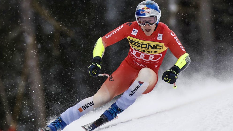 Wild Super-G in Val Gardena. Odermatt races to the podium on the Saslong - Casse triumphs