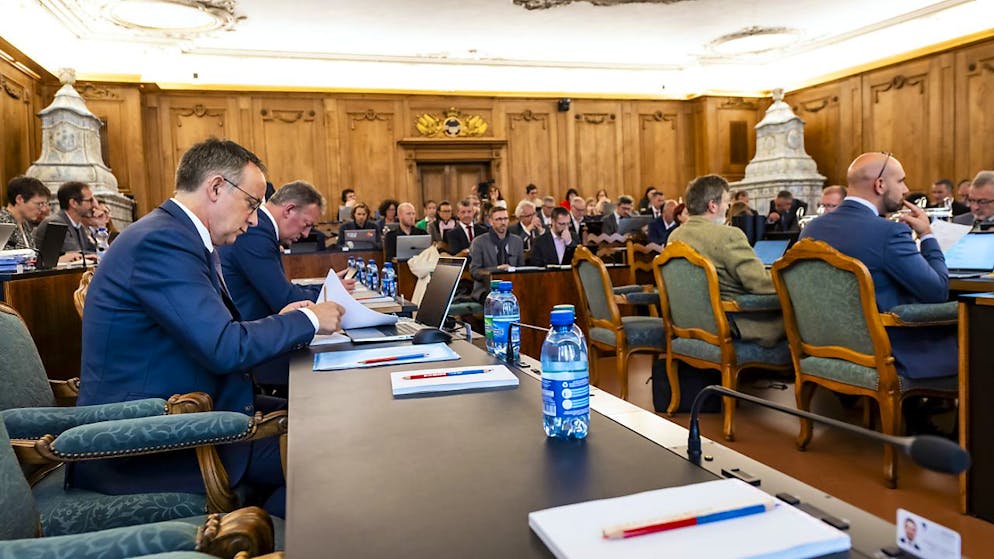 Staatsrat Philippe Demierre erinnerte daran, dass der Bund derzeit abklärt, wie er den Kantonen bei der Einführung von Bezahlkarten helfen kann.