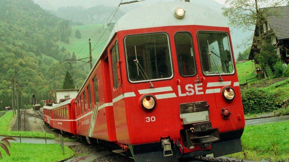 Neue Stiftung will Erhalt der alten Zentralbahn-Züge fördern - Gallery. Eine Komposition der LSE 1998 kurz vor Engelberg OW. Die Bahn war 1898 in Betrieb genommen worden. (Archivaufnahme)