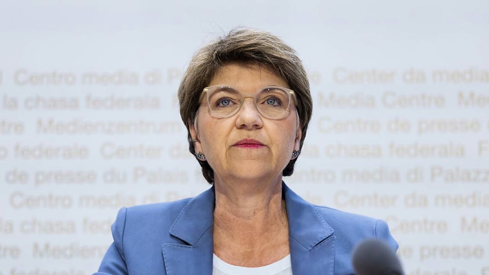 A portrait of Viola Amherd. The 