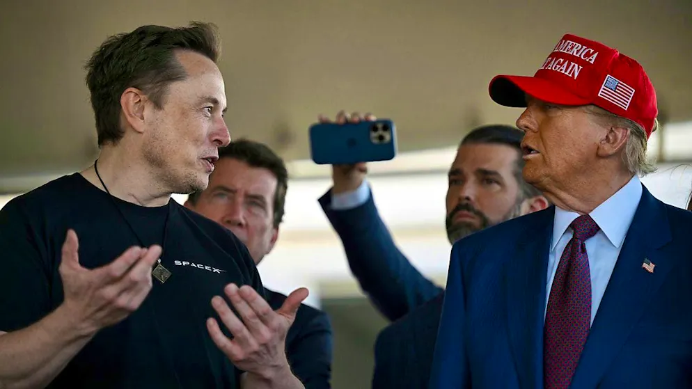 ARCHIVE - Elon Musk speaks with US President-elect Donald Trump before the launch of the sixth test flight of the SpaceX Starship rocket in Boca Chica, Texas. Photo: Brandon Bell/Getty Images North America Pool via AP/dpa