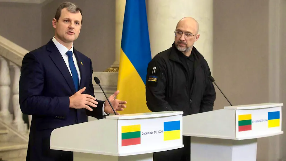 Lithuanian Prime Minister Gintautas Paluckas (l) takes part in a joint press conference with Ukrainian Prime Minister Denys Shmyhal. Photo: -/Ukrinform/dpa