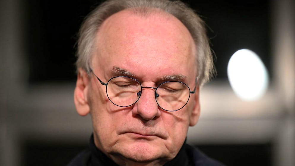 dpatopbilder - Reiner Haseloff (CDU), Ministerpräsident von Sachsen-Anhalt, spricht auf einer Pressekonferenz zum Anschlag auf dem Magdeburger Weihnachtsmarkt. Bei einem Anschlag auf dem Magdeburger Weihnachtsmarkt sind mindestens zwei Menschen ums Leben gekommen, ein Erwachsener und ein Kleinkind. Foto: Hendrik Schmidt/dpa