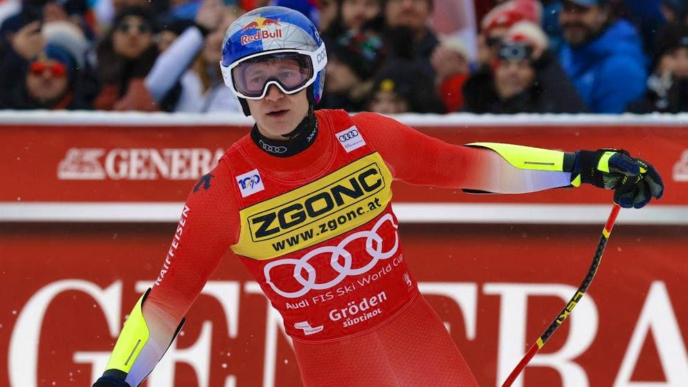 Marco Odermatt crosses the finish line with a gap, but can't really explain it shortly after the race in Val Gardena/Gröden.