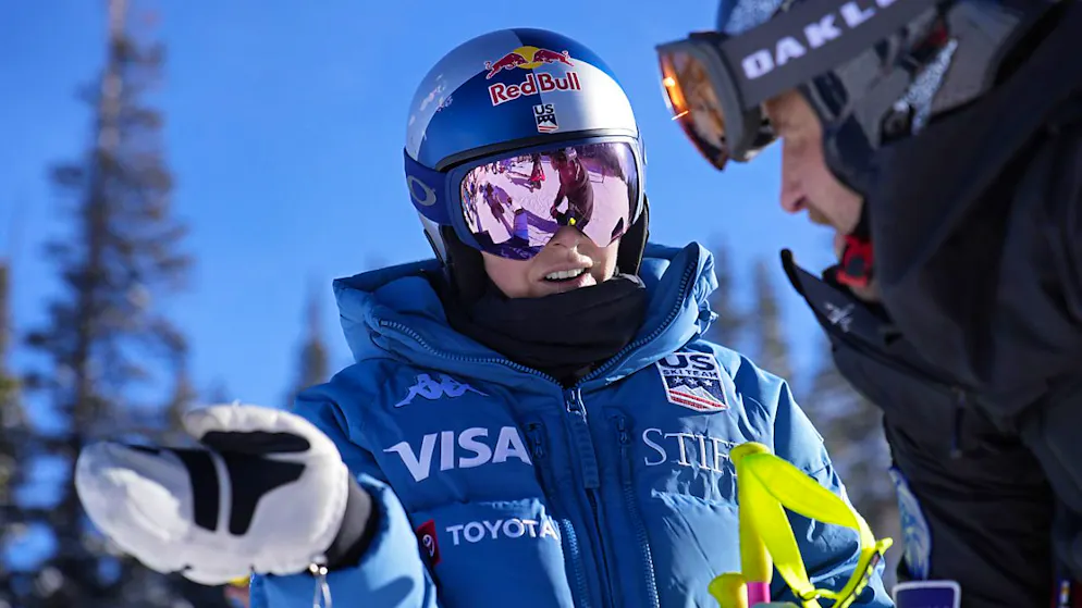 Die Speed-Queen gibt mit 40 Jahren und Titan im Knie ihr Comeback - Gallery. Lindsey Vonn beim Fachsimpeln.