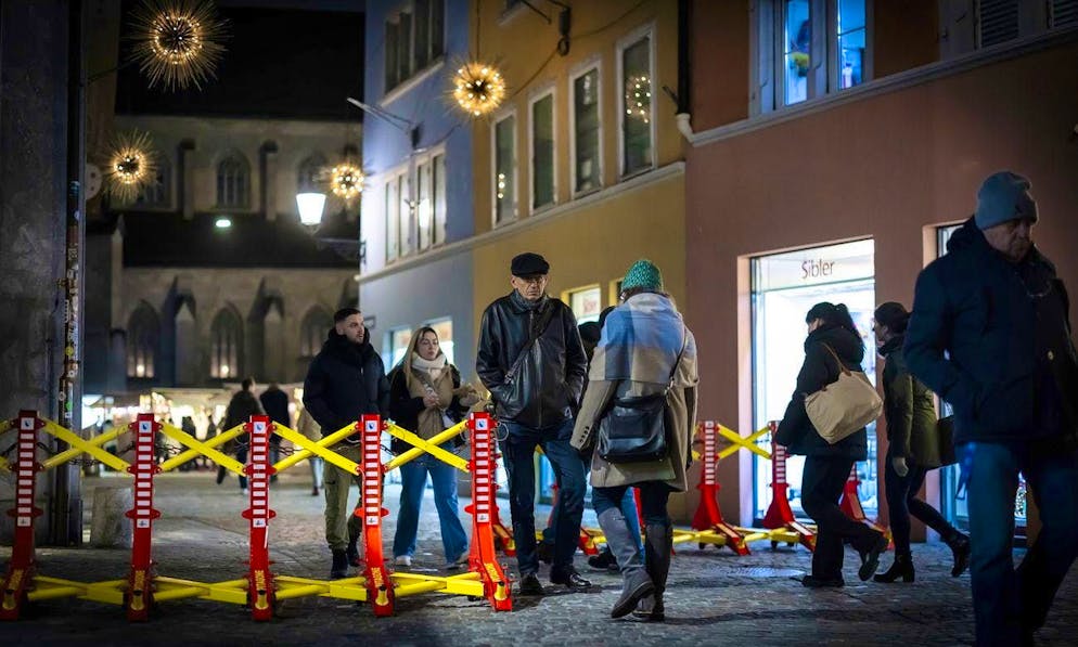 Mobile vehicle barriers at the Münsterhof Christmas market are intended to prevent people running amok.