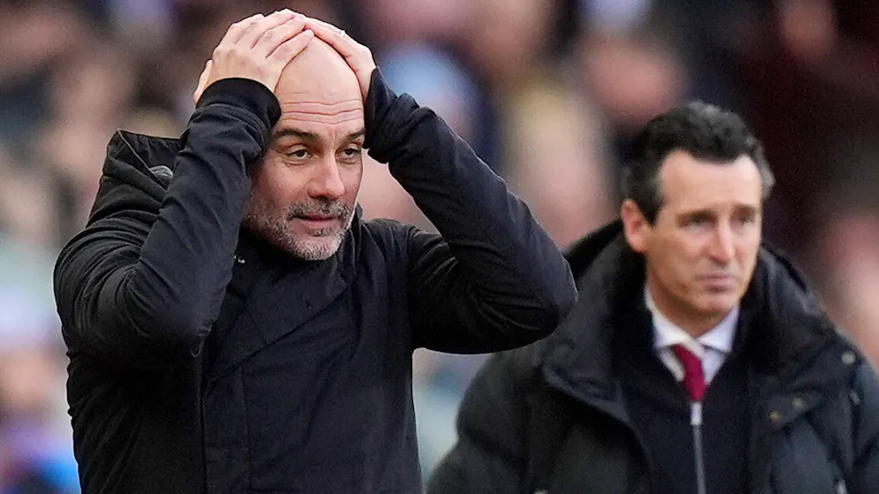 Immer tiefer in der Krise: Manchester Citys Trainer Pep Guardiola (l).