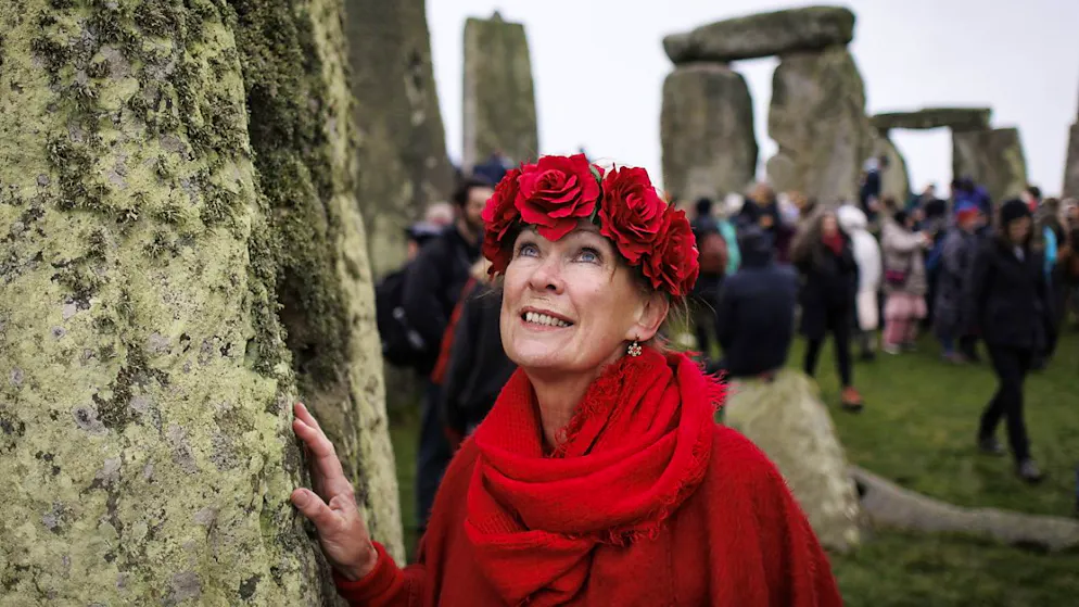 In occasione del solstizio i visitatori possono eccezionalmente toccare con mano le pietre del sito.