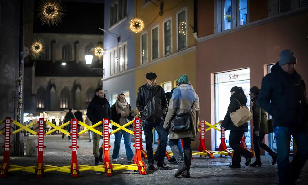 Mobilen Fahrzeugsperren beim Weihnachtsmarkt Münsterhof sollen Amokfahrten verhindern.