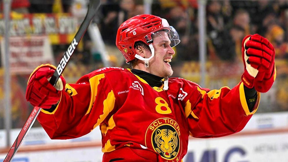 Great spectacle in Kloten, video trouble at ZSC - Gallery. Finland's Saku Mäenalanen makes a strong comeback with a goal and an assist for the SCL Tigers after a three-month injury layoff