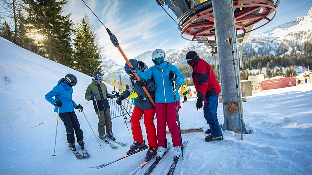 90 years of flirtation and skiing adventures on the 