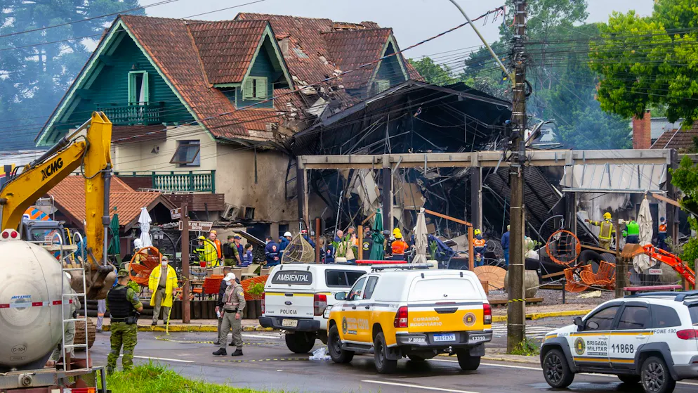 Kleinflugzeug in Brasilien abgestürzt – zehn Menschen tot - Gallery. Ein Kleinflugzeug ist in Brasilien abgestürzt und hat dabei Häuser getroffen.