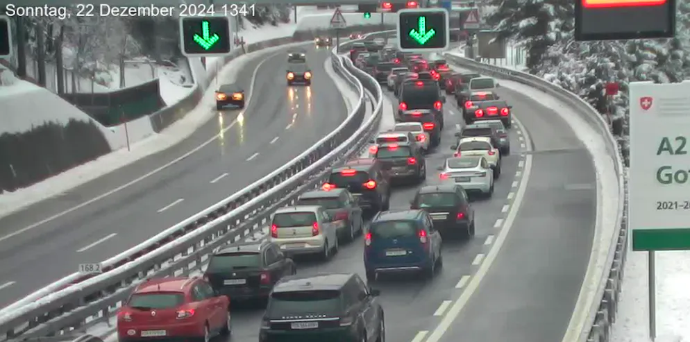 Am Sonntag 22. Dezember ist am Gotthard Geduld gefragt.