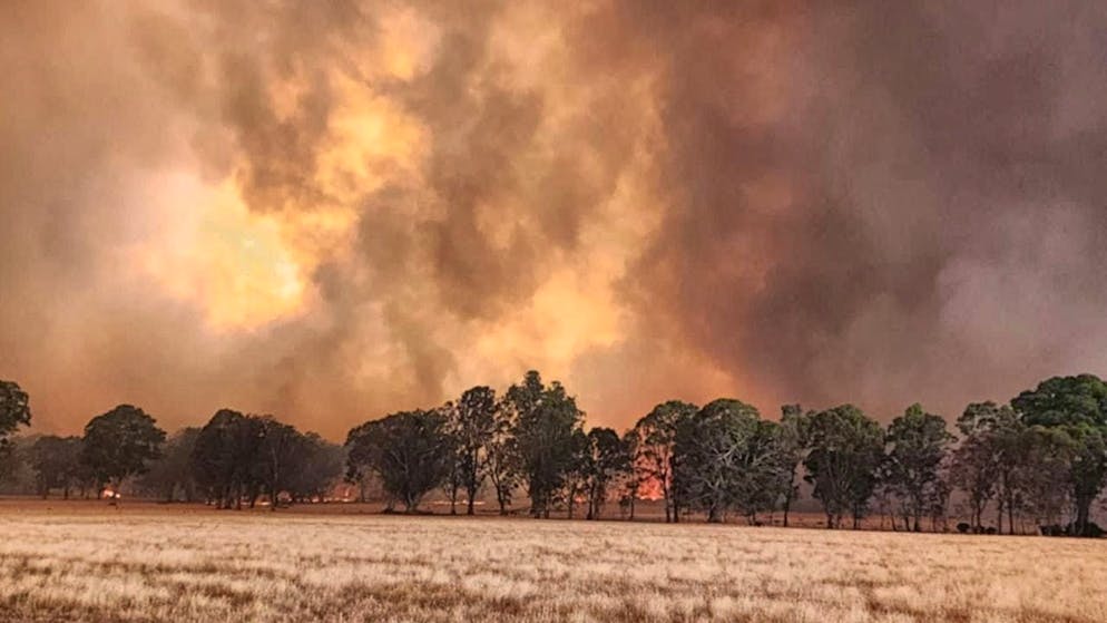 dpatopbilder - HANDOUT - An out of control bushfire in the Grampians National Park in Victoria. Photo: Uncredited/CFA/dpa - ATTENTION: For editorial use only and only with full attribution of the above credit