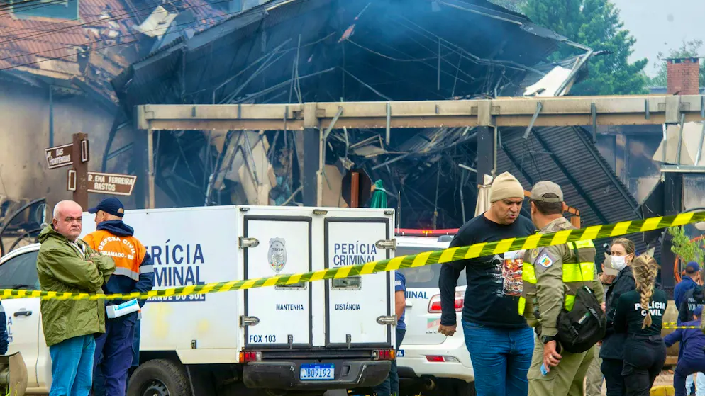 Small plane crashes in Brazil - ten people dead - Gallery. All ten occupants of the plane died in the crash - a businessman and nine relatives.