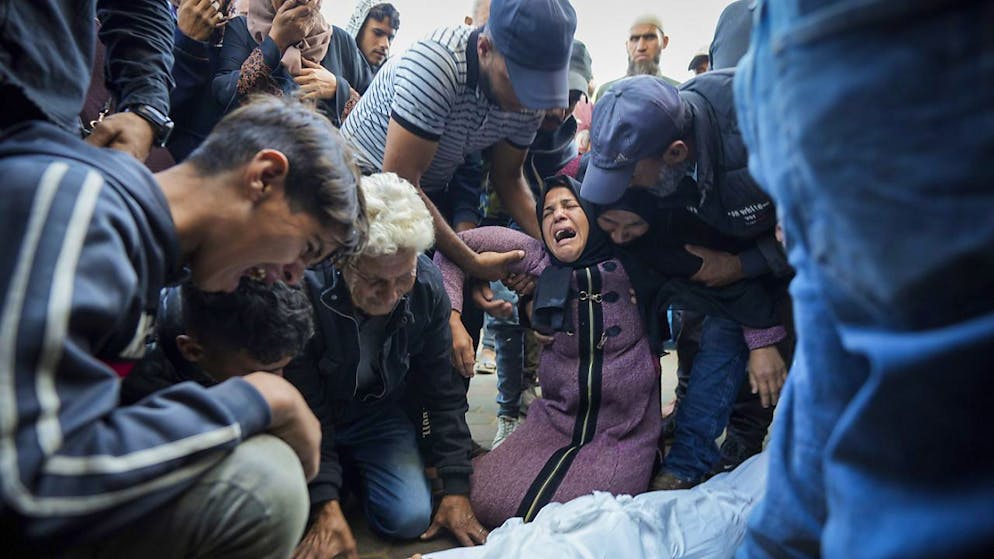 Plus de 45'000 Palestiniens ont été tués par les attaques israéliennes sur le territoire palestinien, en majorité des civils, selon des données du ministère de la Santé du gouvernement du Hamas pour Gaza, jugées fiables par l'ONU.