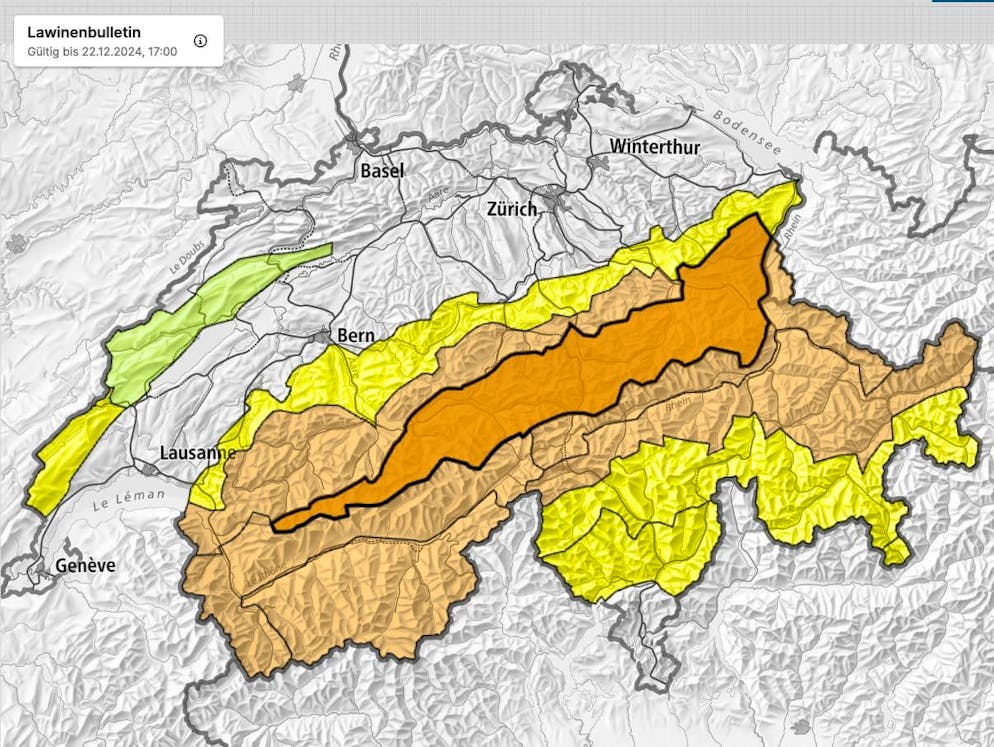 Avalanche warning level 3+ (scale from 1 to 5) applies for today, Sunday. Experience is required for tours away from secured areas and caution is advised. The next assessment will follow at 5 pm.