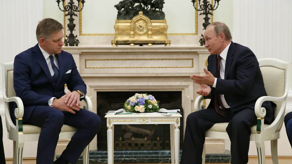 Il presidente russo Vladimir Putin ha incontrato il premier slovacco Robert Fico al Cremlino.