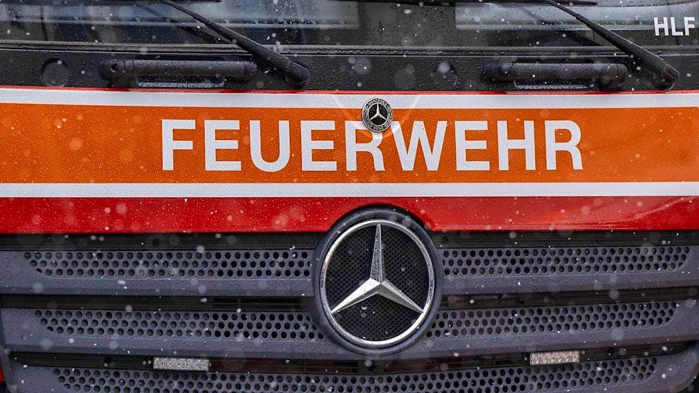 A resident has died in an apartment fire in Breil/Brigels GR.