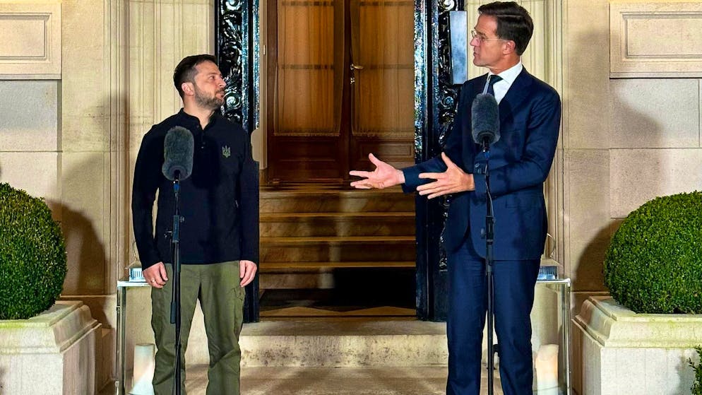 NATO Secretary General: I'm worried about the long term - Gallery. Rutte (r.) wants to put Volodymyr Selenskyj in the best possible starting position for possible negotiations with Russia. (archive image)