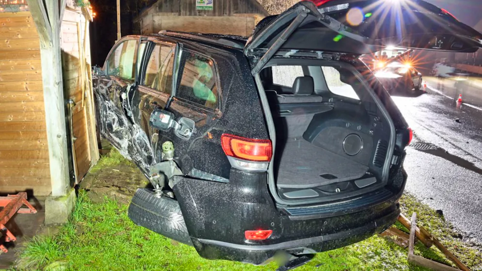 Bei einem Unfall in Ufhusen LU verletzten sich am Samstagabend fünf Personen.