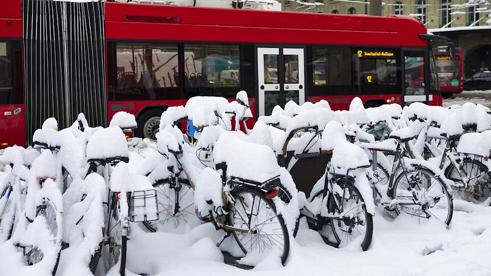 Schnee und Eisglätte behindern im Winter den öffentlichen Verkehr in der Stadt Bern immer wieder. (Archivbild)