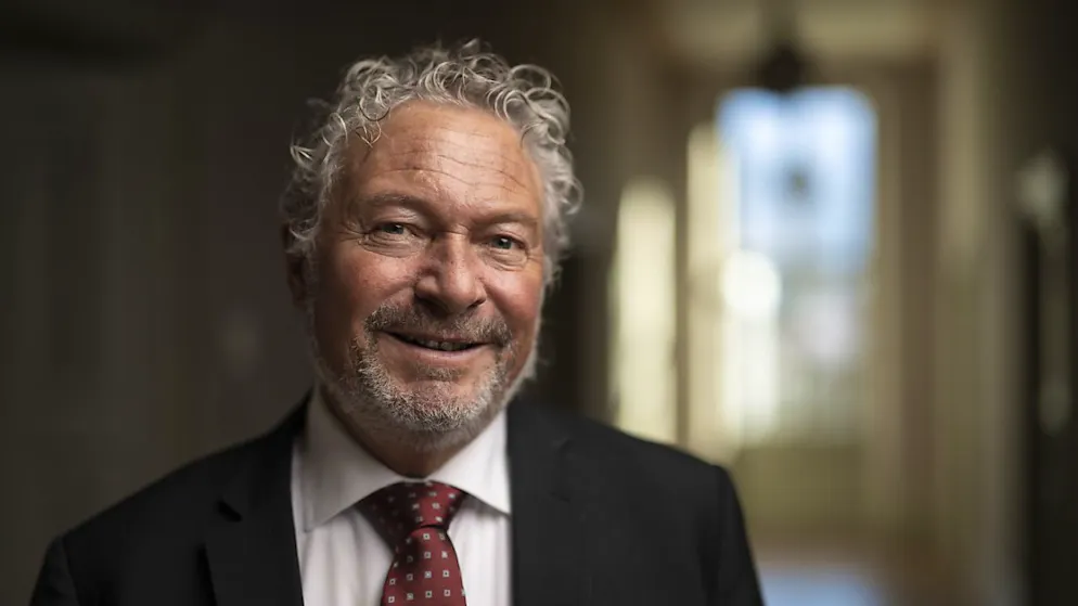 Um die Nachfolge von Glarner Regierungsrat Andrea Bettiga (FDP) kämpfen vorerst zwei Kandidaten. (Archivbild)