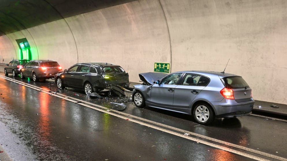 Der Sachschaden an den vier Autos beträgt laut Schätzung der Polizei rund 35'000 Franken.
