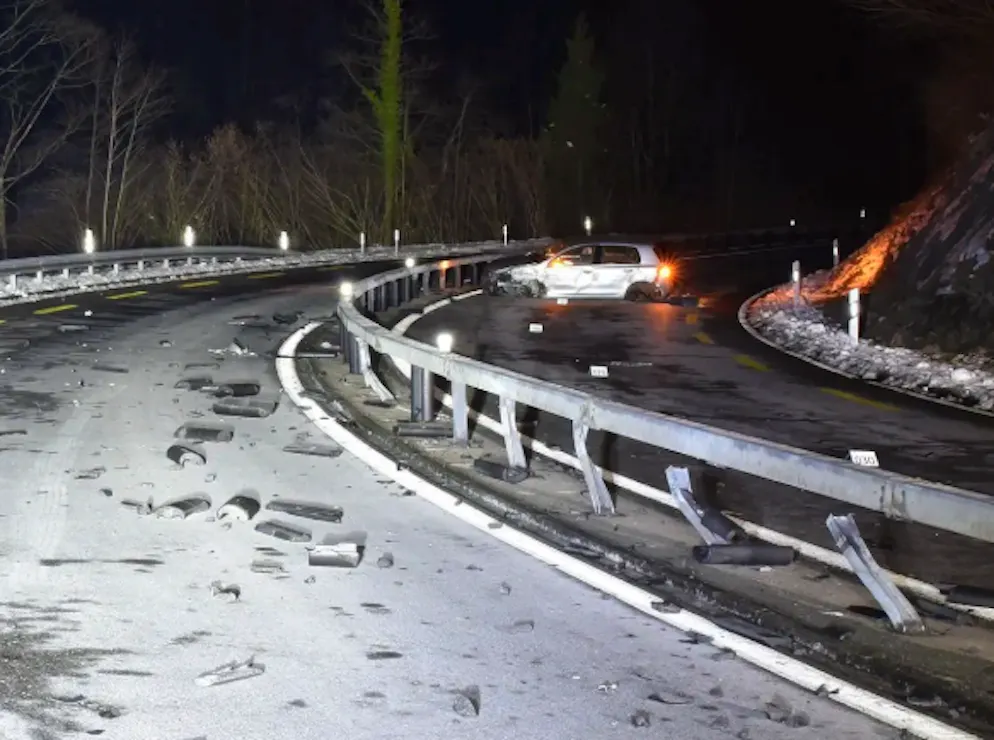 Die drei Insassen wurden bei dem Unfall nur leicht verletzt. 