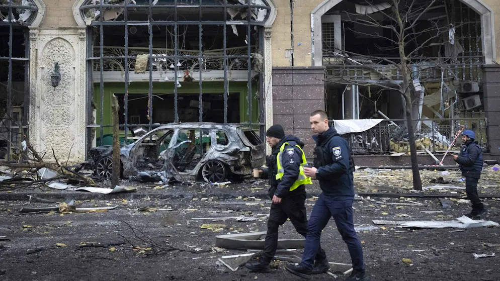 Zerstörung nach einem russischen Angriff auf Kiew. (20. Dezember 2024) 