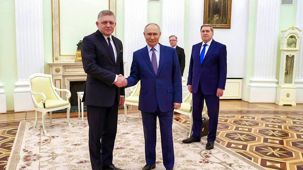 Russian President Vladimir Putin and Slovakian Prime Minister Robert Fico (l) shake hands and pose for a photo during their meeting at the Kremlin in Moscow. Slovakian Prime Minister Robert Fico met unannounced with the Russian President on Sunday for talks. Photo: Artyom Geodakyan/Sputnik/ Government Pool/AP/dpa