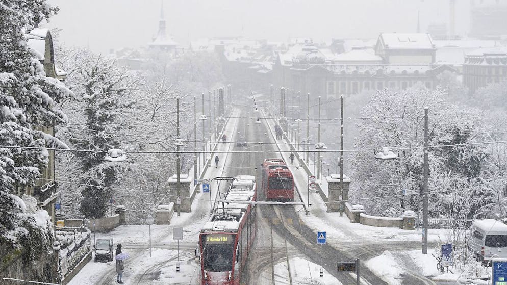 In der Stadt Bern mussten einige Buslinien zwischenzeitlich den Betrieb einstellen. (Archivbild)